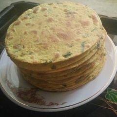 A picture of Methi Khakras.