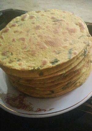 A picture of Methi Khakras.