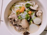Bánh canh giò heo nấm đông cô