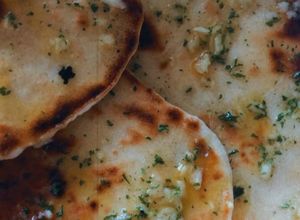 Foto de Naans de Alho e Coentros