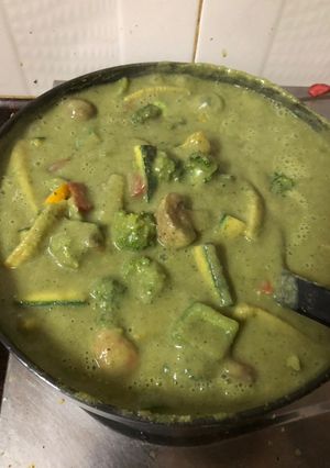 ગી્ન થાઈ કરી(Green Thai curry recipe in Gujarati) રેસીપી મુખ્ય ફોટો