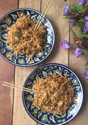 A picture of Schezwan Chicken Noodles.