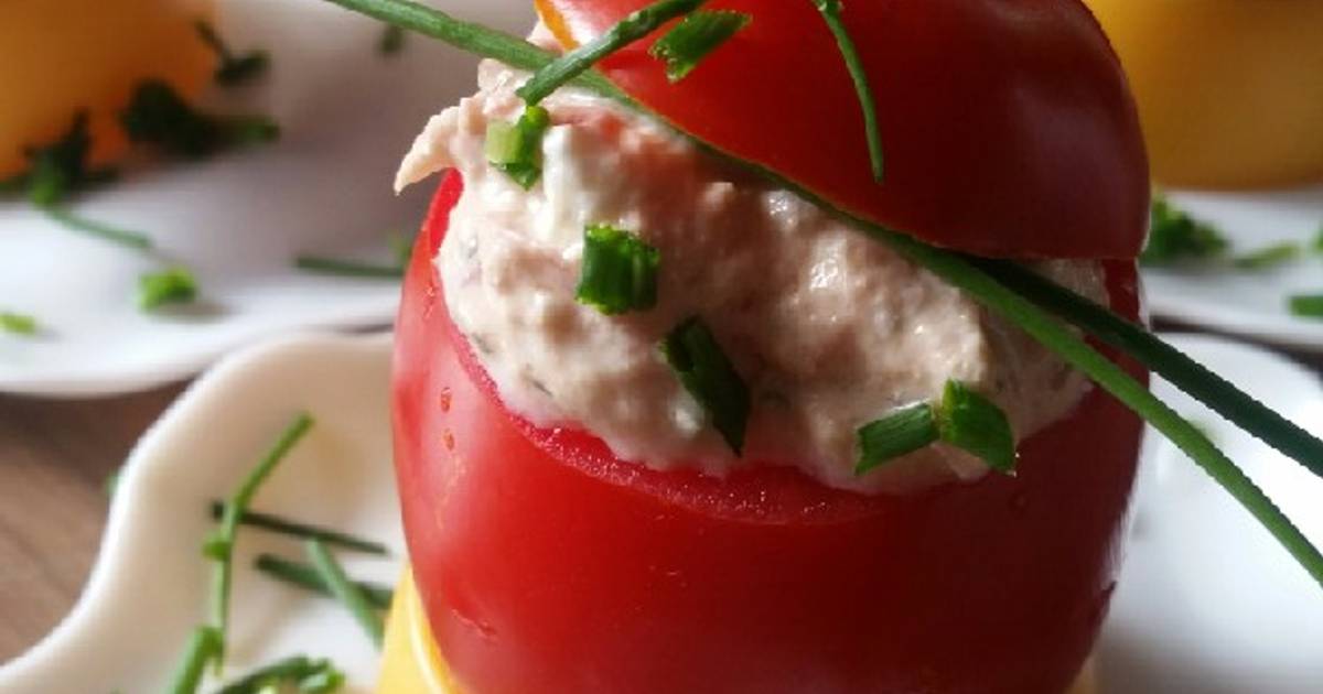 Gefüllte Tomaten mit Frischkäse, Thunfisch und frischen Kräuter Rezept ...