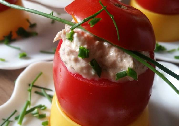 Gefullte Tomaten Mit Frischkase Thunfisch Und Frischen Krauter Rezept Von I To Cook By Rania Cookpad