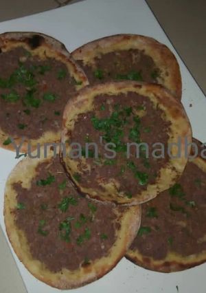 A picture of Lahmajun.