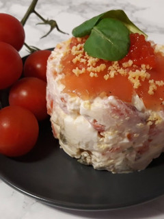 Una foto de Ensaladilla de salmón marinado