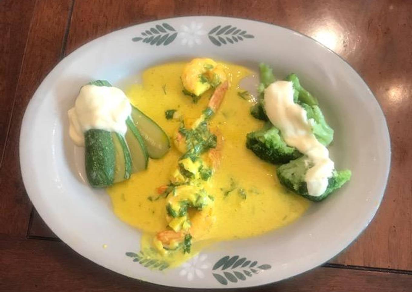 Camarones con perejil y azafrán