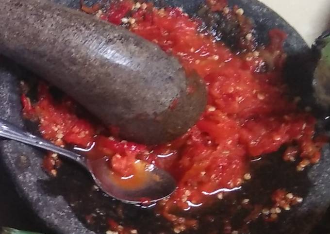 Sambal Bawang Tomat (Simple banget, tanpa minyak goreng)