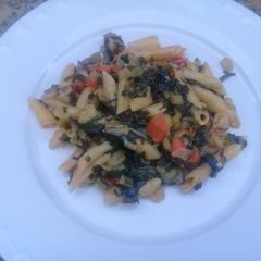A picture of Macaroni with spinach.