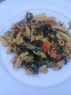 A picture of Macaroni with spinach.