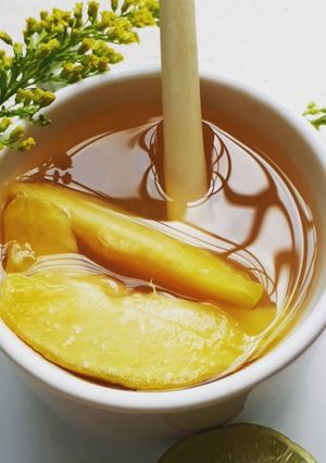 Hình của món Trà xả chanh mật ong hoa cúc và trái cóc.