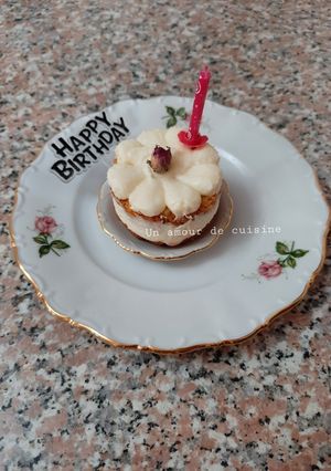 Une photo de Mini naked cake pour fêter les 8 ans de cookpad 🎂