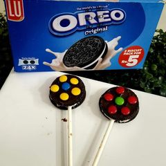 A picture of Oreo flowers.