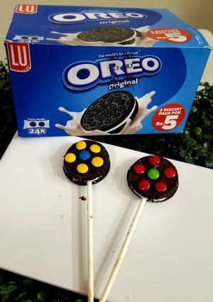 A picture of Oreo flowers.