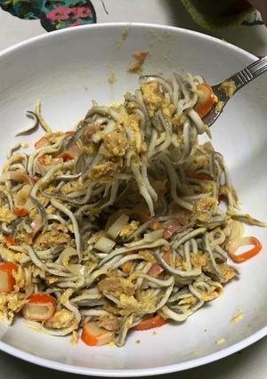 Foto principal de Revuelto de gulas, atún y surimi