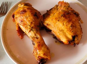 Una foto de Pollo dorado con mostaza 🍗
