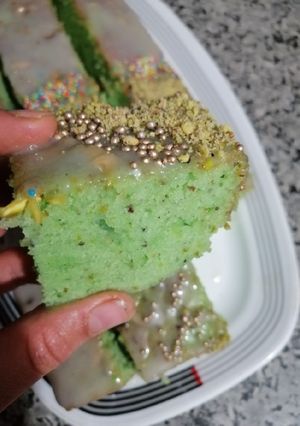 عکسی از دستور کیک پسته ای😋با سس شیر