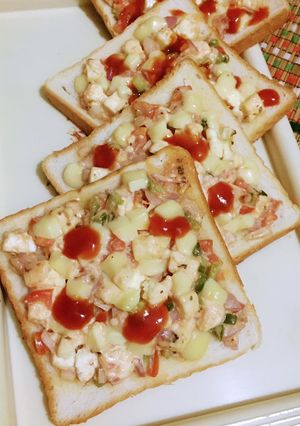 A picture of Paneer Toast.