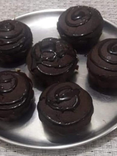 चॉकलेट कप केक (chocolate cup cake recipe in Hindi) रेसिपी मुख्य फोटो