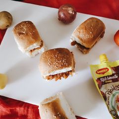 A picture of Masala pav.