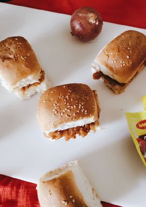 A picture of Masala pav.