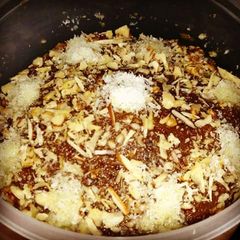 A picture of Chany ke Dal or khajoor ka Halwa.