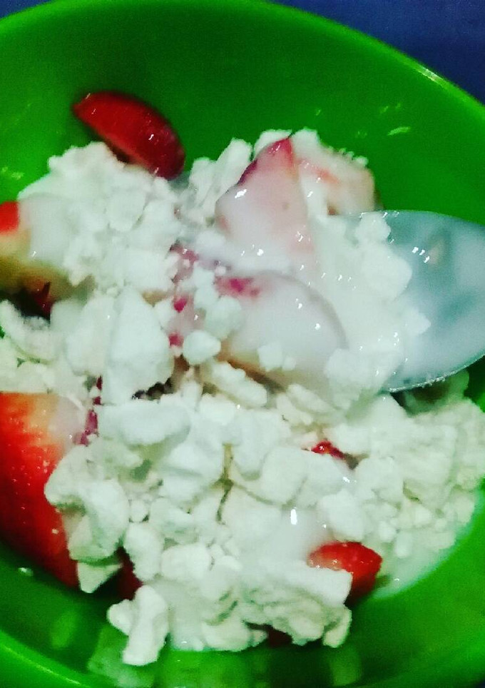 Una foto de Postre de frutillas en 3 minutos