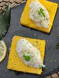 Crostoni di polenta con quenelle di baccalà