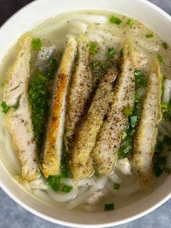 Hình của món Bánh canh chả cá miền Trung.