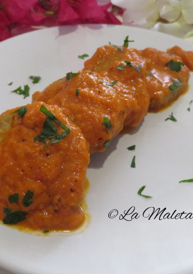 Una foto de Medallones en salsa de pimientos