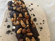Una foto de budin de algarroba y cacao