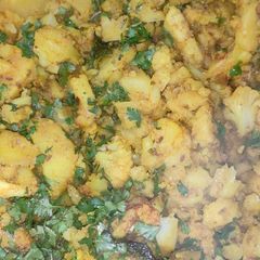 A picture of Aloo gobhi.