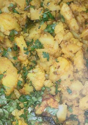 A picture of Aloo gobhi.