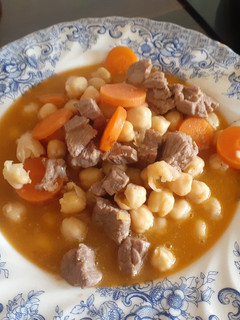 Una foto de Potaje de garbanzos con ternera