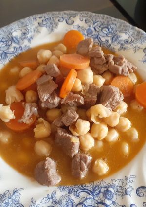Foto principal de Potaje de garbanzos con ternera