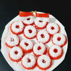 A picture of Putu ayu merah putih.