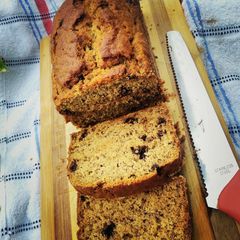 A picture of Banana bread with choco chip's #breakfastidearecipe.