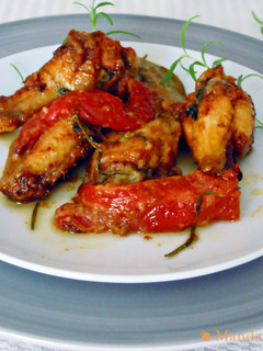 Una foto de Alitas de pollo con piquillos