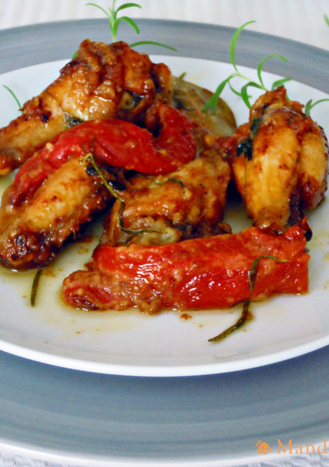 Una foto de Alitas de pollo con piquillos