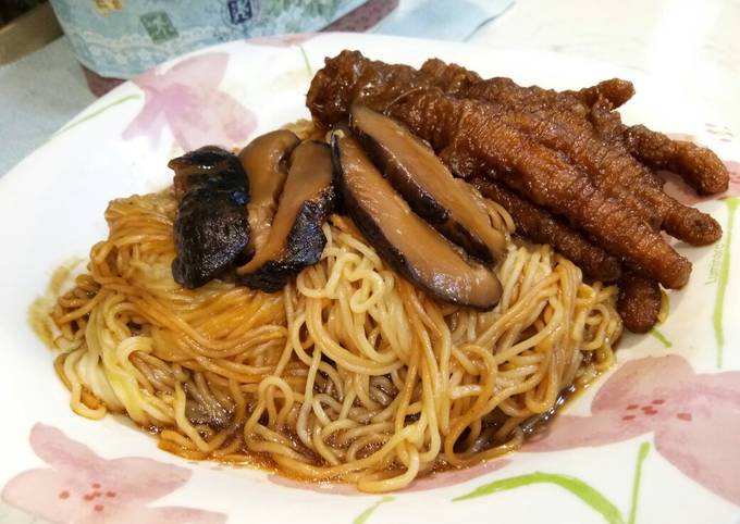 Mushroom Chicken Feet Noodle