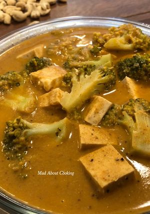 A picture of Broccoli Tofu Cashew Curry.