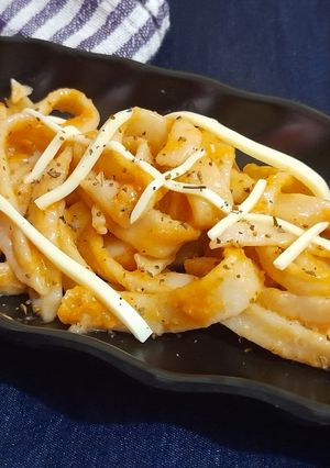 A picture of Homemade Fettuccine pasta with arebita source.