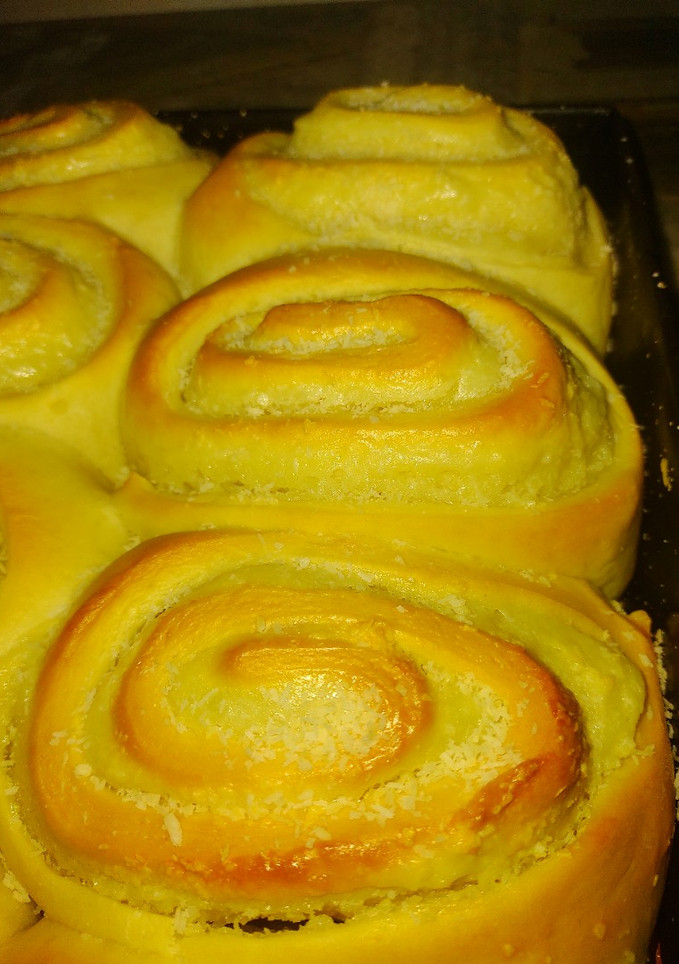 Una foto de ROLLS DE CREMA PASTELERA Y COCO🤗