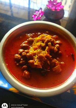 A picture of Kale chane ki curry (tarri).