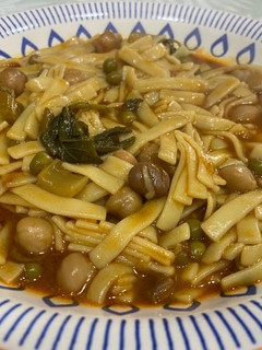 Una foto de Guiso de babetas con garbanzos (con sabor a hierbabuena)