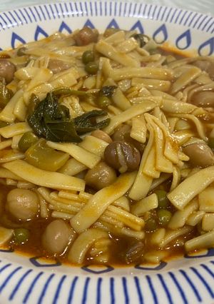 Una foto de Guiso de babetas con garbanzos (con sabor a hierbabuena)