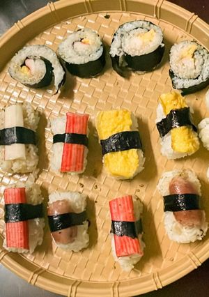 Hình của món Sushi thập cẩm.