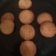 A picture of Airfyer besan wheat papadi.