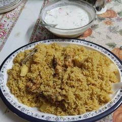 A picture of Chicken pulao.
