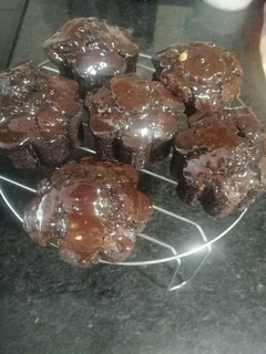 Una foto de Cupcakes de chocolate sin huevos